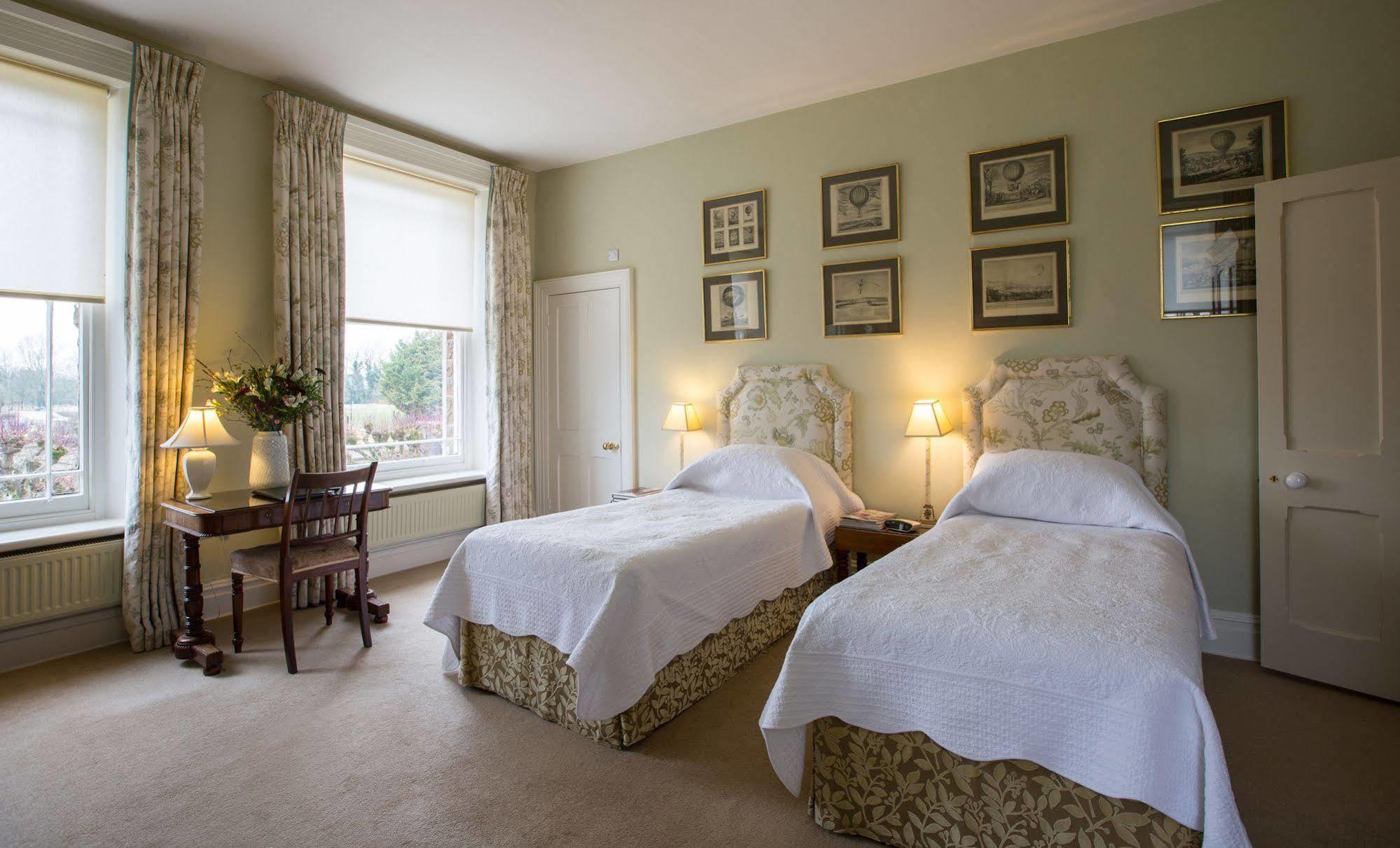 Overtown Manor Bed And Breakfast Свіндон Екстер'єр фото